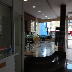 Loja com 713m², 10 vagas, no bairro Pio X em Caxias do Sul para Comprar