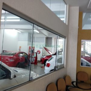 Loja com 713m², 10 vagas, no bairro Pio X em Caxias do Sul para Comprar