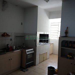 Loja com 713m², 10 vagas, no bairro Pio X em Caxias do Sul para Comprar