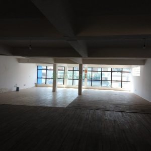Loja com 713m², 10 vagas, no bairro Pio X em Caxias do Sul para Comprar