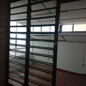 Loja com 713m², 10 vagas, no bairro Pio X em Caxias do Sul para Comprar