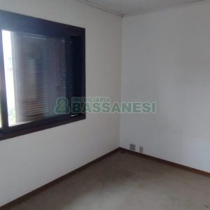 Casa com 102m², 3 dormitórios, 2 vagas, no bairro Interlagos em Caxias do Sul para Comprar