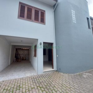 Sobrado com 102m², 3 dormitórios, 2 vagas, no bairro Interlagos em Caxias do Sul para Alugar ou Comprar