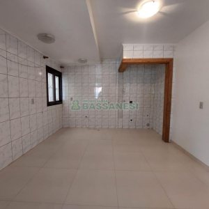 Sobrado com 102m², 3 dormitórios, 2 vagas, no bairro Interlagos em Caxias do Sul para Alugar ou Comprar