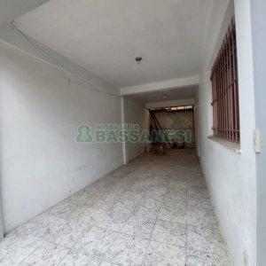Sobrado com 102m², 3 dormitórios, 2 vagas, no bairro Interlagos em Caxias do Sul para Alugar ou Comprar