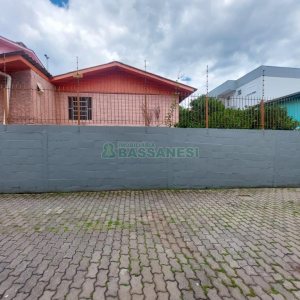 Sobrado com 102m², 3 dormitórios, 2 vagas, no bairro Interlagos em Caxias do Sul para Alugar ou Comprar