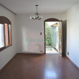 Casa com 113m², 3 dormitórios, 2 vagas, no bairro Exposição em Caxias do Sul para Alugar