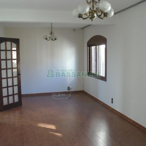 Casa com 113m², 3 dormitórios, 2 vagas, no bairro Exposição em Caxias do Sul para Alugar