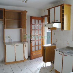 Casa com 113m², 3 dormitórios, 2 vagas, no bairro Exposição em Caxias do Sul para Alugar