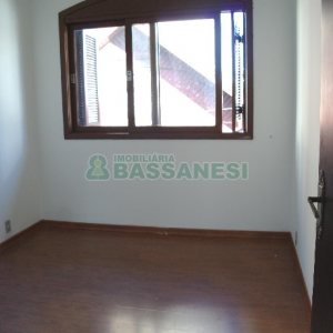 Casa com 113m², 3 dormitórios, 2 vagas, no bairro Exposição em Caxias do Sul para Alugar