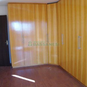 Casa com 113m², 3 dormitórios, 2 vagas, no bairro Exposição em Caxias do Sul para Alugar