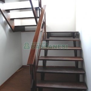 Casa com 113m², 3 dormitórios, 2 vagas, no bairro Exposição em Caxias do Sul para Alugar