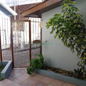 Casa com 113m², 3 dormitórios, 2 vagas, no bairro Exposição em Caxias do Sul para Alugar