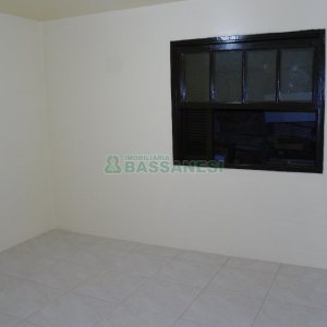 Casa com 70m², 3 dormitórios, 2 vagas, no bairro Galópolis em Caxias do Sul para Alugar