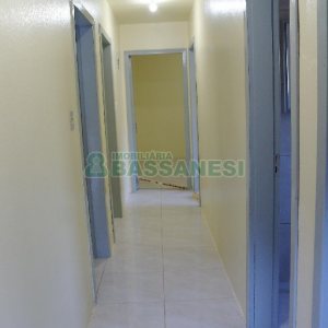 Casa com 70m², 3 dormitórios, 2 vagas, no bairro Galópolis em Caxias do Sul para Alugar