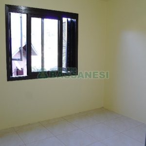 Casa com 70m², 3 dormitórios, 2 vagas, no bairro Galópolis em Caxias do Sul para Alugar