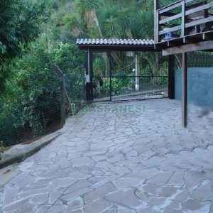 Casa com 70m², 3 dormitórios, 2 vagas, no bairro Galópolis em Caxias do Sul para Alugar