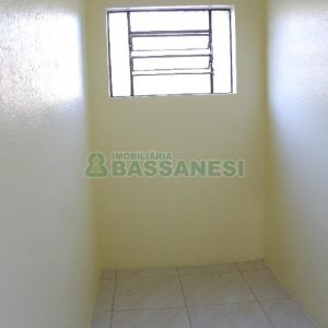 Casa com 70m², 3 dormitórios, 2 vagas, no bairro Galópolis em Caxias do Sul para Alugar