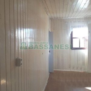 Casa com 80m², 2 dormitórios, 1 vaga, no bairro Planalto em Caxias do Sul para Comprar