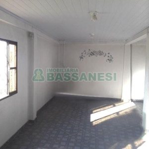 Casa com 80m², 2 dormitórios, 1 vaga, no bairro Planalto em Caxias do Sul para Comprar