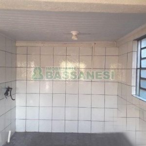 Casa com 80m², 2 dormitórios, 1 vaga, no bairro Planalto em Caxias do Sul para Comprar
