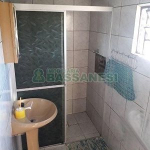 Casa com 80m², 2 dormitórios, 1 vaga, no bairro Planalto em Caxias do Sul para Comprar