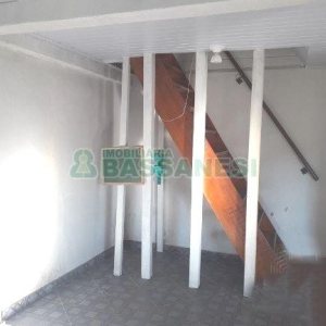 Casa com 80m², 2 dormitórios, 1 vaga, no bairro Planalto em Caxias do Sul para Comprar