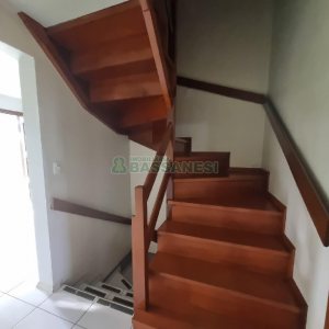 Casa com 130m², 3 dormitórios, 2 vagas, no bairro Santa Lúcia em Caxias do Sul para Alugar