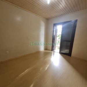 Casa com 130m², 3 dormitórios, 2 vagas, no bairro Santa Lúcia em Caxias do Sul para Alugar
