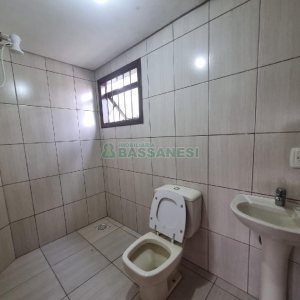 Casa com 130m², 3 dormitórios, 2 vagas, no bairro Santa Lúcia em Caxias do Sul para Alugar