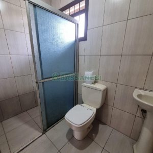 Casa com 130m², 3 dormitórios, 2 vagas, no bairro Santa Lúcia em Caxias do Sul para Alugar