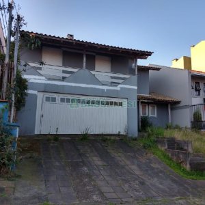 Casa com 200m², 3 dormitórios, 2 vagas, no bairro Colina Sorriso em Caxias do Sul para Comprar