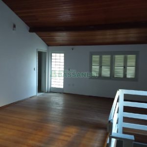 Casa com 200m², 3 dormitórios, 2 vagas, no bairro Colina Sorriso em Caxias do Sul para Comprar