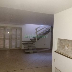 Casa com 200m², 3 dormitórios, 2 vagas, no bairro Colina Sorriso em Caxias do Sul para Comprar