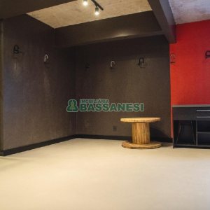 Apartamento com 41m², 1 dormitório, 1 vaga, no bairro Lourdes em Caxias do Sul para Comprar