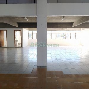 Loja com 564m², 1 vaga, no bairro Cristo Redentor em Caxias do Sul para Alugar