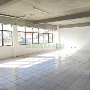 Loja com 564m², 1 vaga, no bairro Cristo Redentor em Caxias do Sul para Alugar