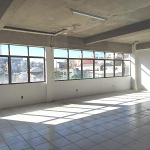 Loja com 564m², 1 vaga, no bairro Cristo Redentor em Caxias do Sul para Alugar