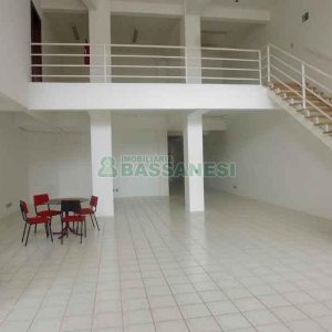 Loja com 692m², 13 vagas, no bairro Centro em Caxias do Sul para Alugar