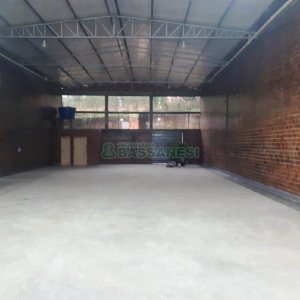 Pavilhão com 330m², no bairro Diamantino em Caxias do Sul para Comprar