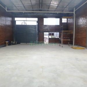 Pavilhão com 330m², no bairro Diamantino em Caxias do Sul para Comprar
