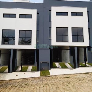 Sobrado com 86m², 2 dormitórios, 2 vagas, no bairro Nossa Senhora da Saúde em Caxias do Sul para Comprar