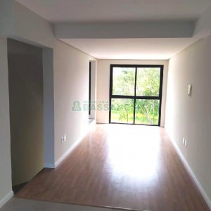 Sobrado com 86m², 2 dormitórios, 2 vagas, no bairro Nossa Senhora da Saúde em Caxias do Sul para Comprar