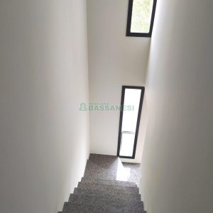 Sobrado com 86m², 2 dormitórios, 2 vagas, no bairro Nossa Senhora da Saúde em Caxias do Sul para Comprar