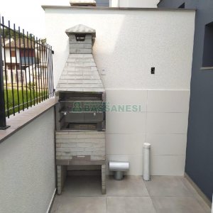 Sobrado com 86m², 2 dormitórios, 2 vagas, no bairro Nossa Senhora da Saúde em Caxias do Sul para Comprar