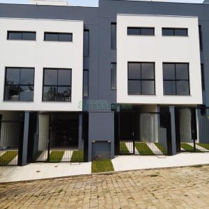Sobrado com 86m², 2 dormitórios, 1 vaga, no bairro Nossa Senhora da Saúde em Caxias do Sul para Comprar