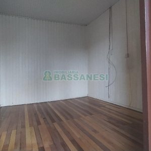 Casa com 80m², 2 dormitórios, 1 vaga, no bairro Kayser em Caxias do Sul para Comprar