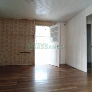 Casa com 80m², 2 dormitórios, 1 vaga, no bairro Kayser em Caxias do Sul para Comprar