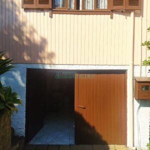 Casa com 80m², 2 dormitórios, 1 vaga, no bairro Kayser em Caxias do Sul para Comprar