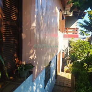 Casa com 80m², 2 dormitórios, 1 vaga, no bairro Kayser em Caxias do Sul para Comprar